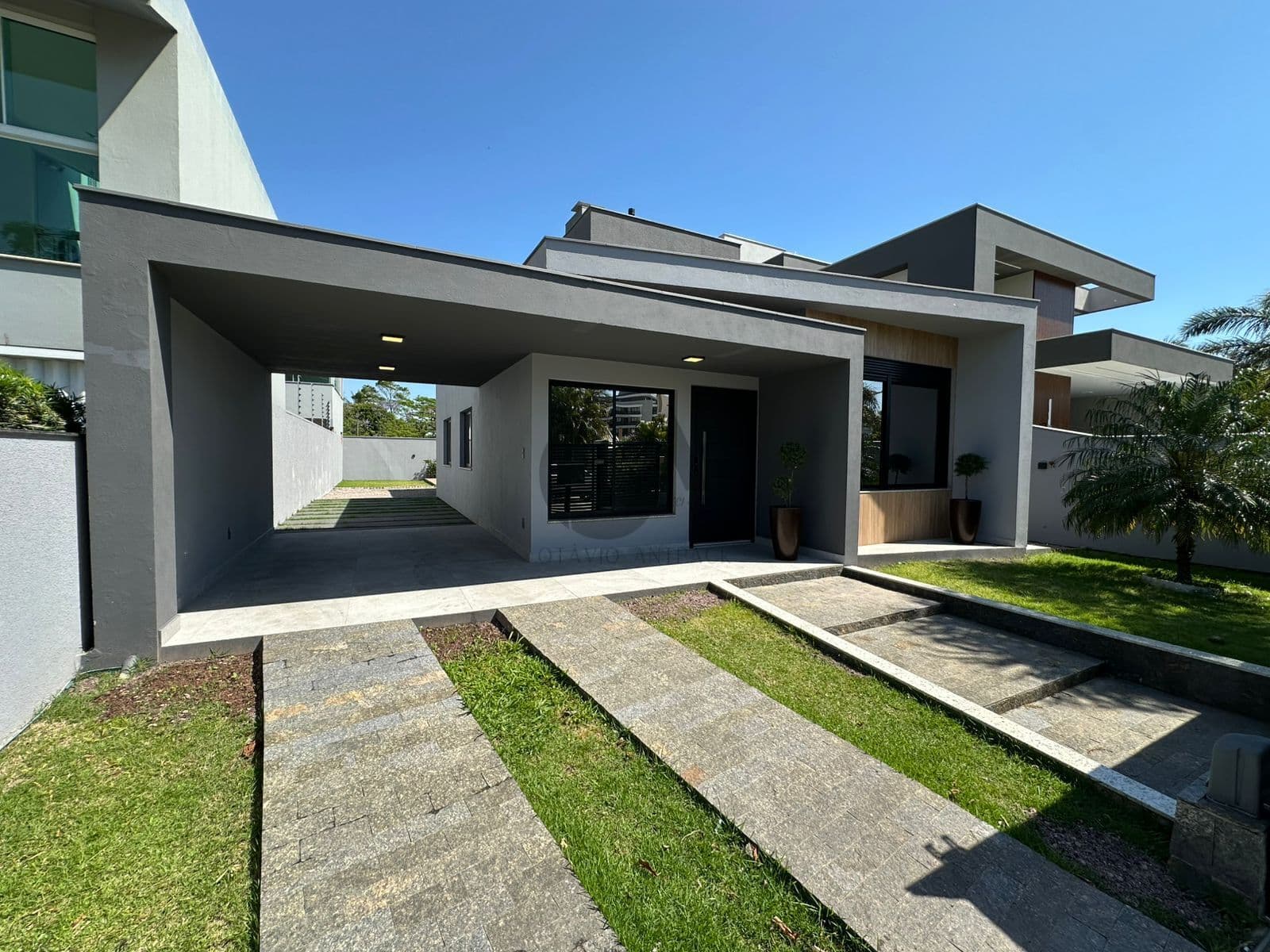Foto de Casa 2 Dormitórios (2 Suítes) | Fechadura Eletrônica | 2 Vagas | Praia de Fora - Palhoça/SC