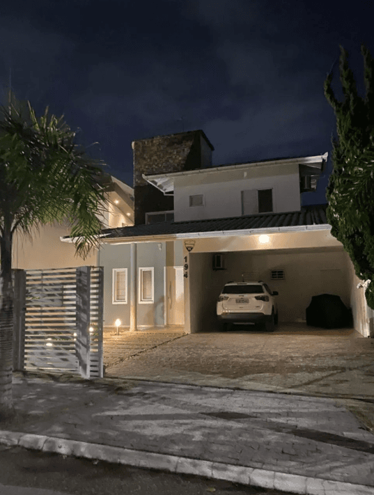 Foto de Casa 4 Dormitórios (2 Suítes) | Piscina Privativa | Próximo ao Passeio Pedra Branca | Pedra Branca – Palhoça/SC