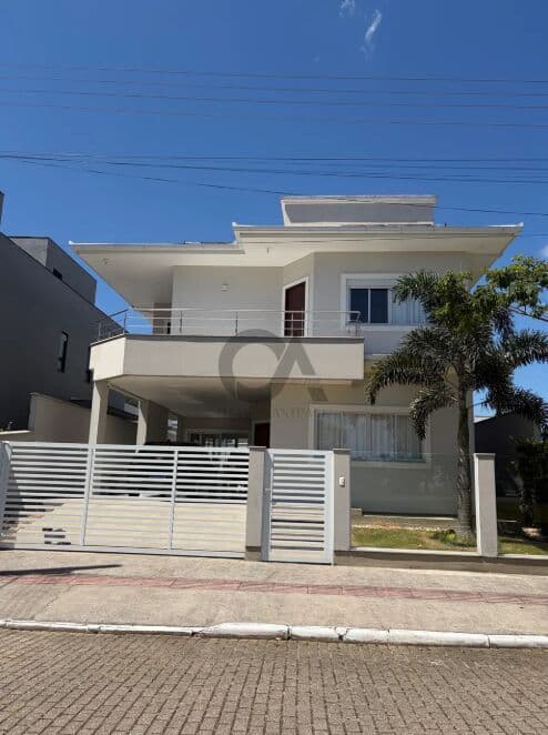 Foto de Casa 3 dormitórios com suíte e closet | Piscina privativa | Espaço gourmet | Praia de Fora – Palhoça/SC