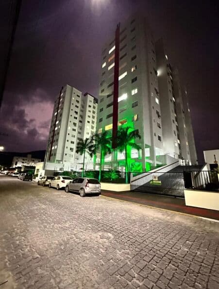 Foto de Apartamento 2 Dormitórios (1 Suíte) | Mobiliado e Climatizado | 2 Vagas | Pedra Branca – Palhoça/SC