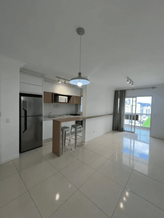 Foto de Apartamento 2 Dormitórios | 100% Mobiliado | Home Office | Pagani – Palhoça/SC