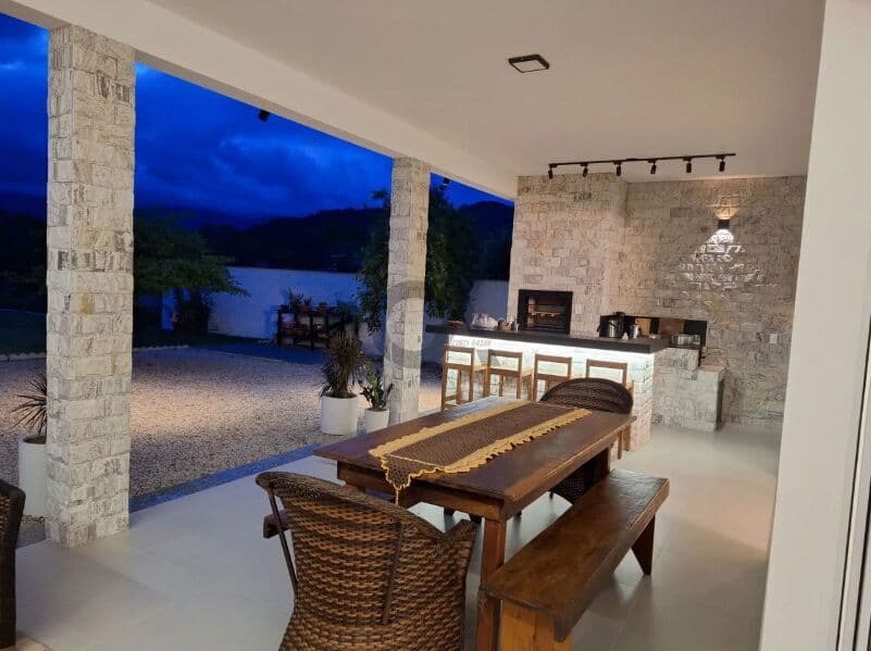Foto de Casa 2 Dormitórios | Totalmente Adaptada | Terreno 970 m² | 60 m do Mar | Praia do Sonho – Palhoça/SC