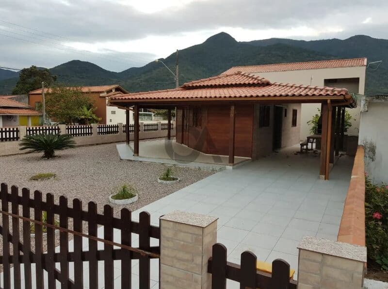 Foto de Casa 3 Dormitórios | 100 Metros do Mar | Terreno Funcional | Praia de Fora – Palhoça/SC