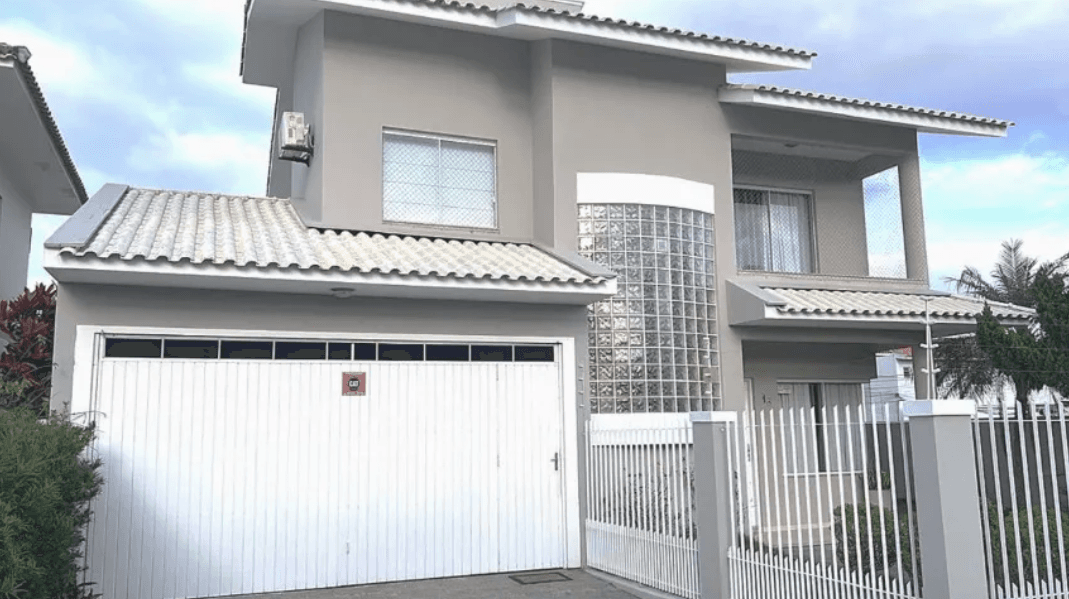 Foto de Casa 3 Dormitórios (1 Suíte) | Piscina com Área Gourmet | Condomínio Fechado | Centro – Palhoça/SC