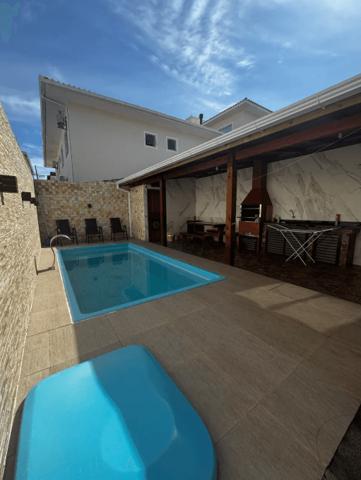 Foto de SOBRADO 2 DORMITÓRIOS | Área Gourmet com Piscina | Terreno Amplo | Nova Palhoça – Palhoça/SC